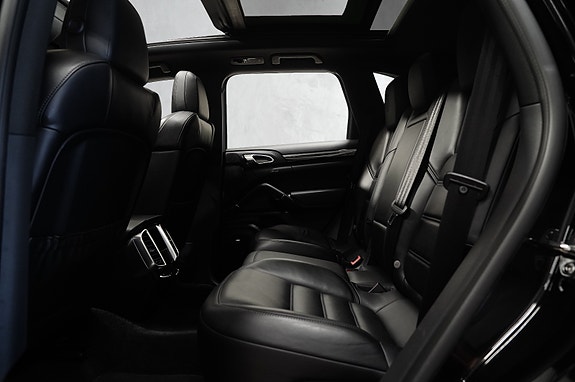 Porsche Cayenne 23 of 30
