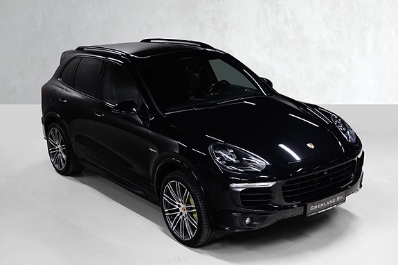 Porsche Cayenne 2 of 30