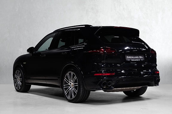 Porsche Cayenne 8 of 30