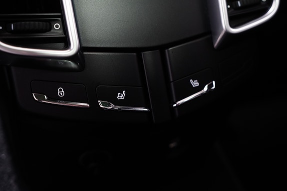 Porsche Cayenne 24 of 30