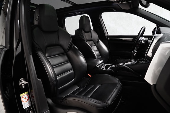 Porsche Cayenne 18 of 30