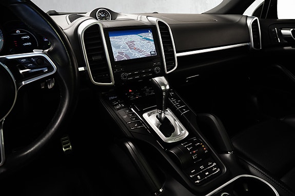 Porsche Cayenne 28 of 30