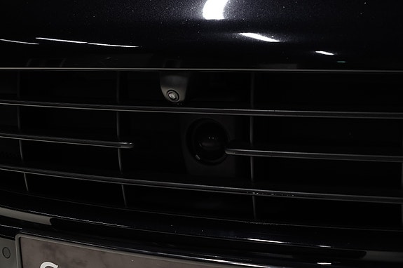 Porsche Cayenne 14 of 30