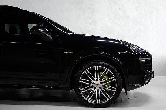 Porsche Cayenne 4 of 30