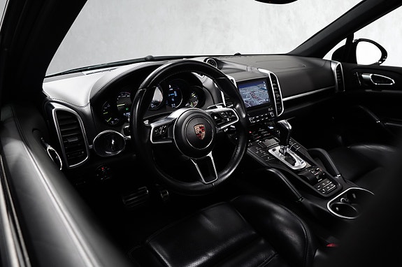 Porsche Cayenne 25 of 30