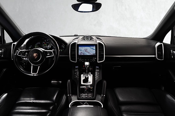 Porsche Cayenne 26 of 30