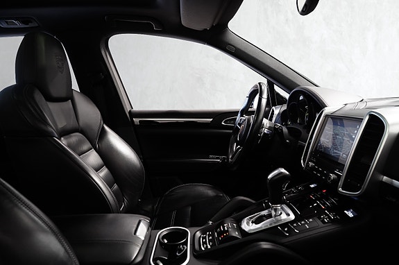 Porsche Cayenne 19 of 30
