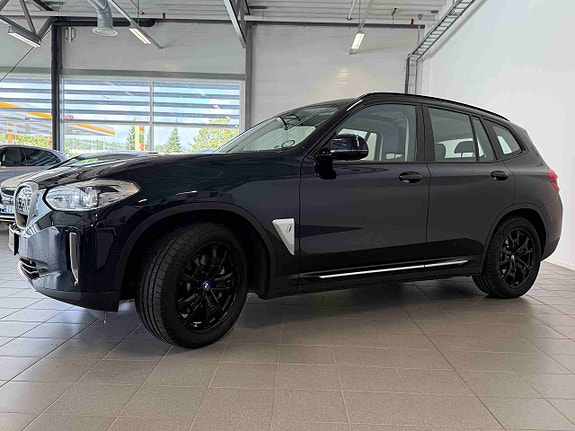 BMW iX3 4 of 5