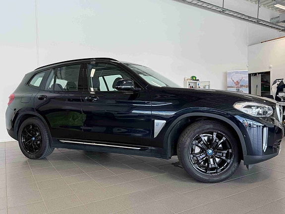 BMW iX3 3 of 5