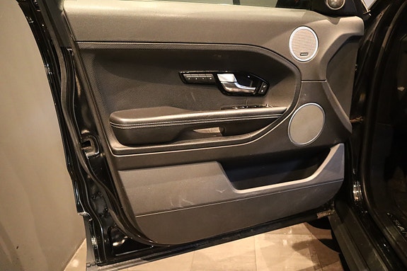 Land Rover Range Rover Evoque 28 of 30