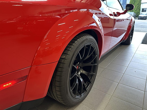 Dodge Challenger 9 of 26