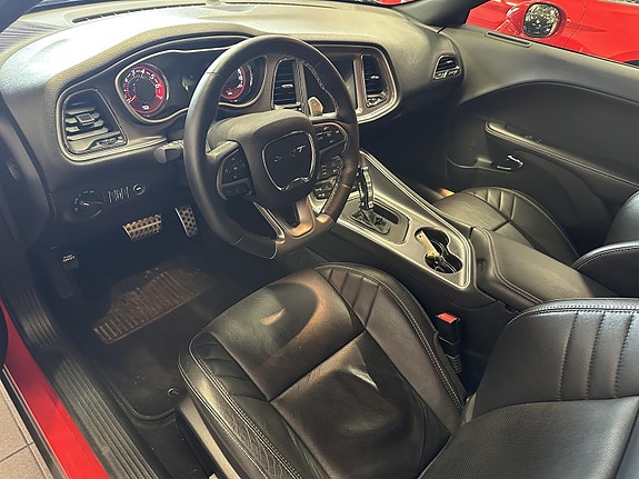 Dodge Challenger 22 of 26