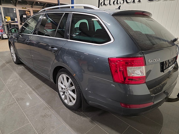 Skoda Octavia 3 of 5