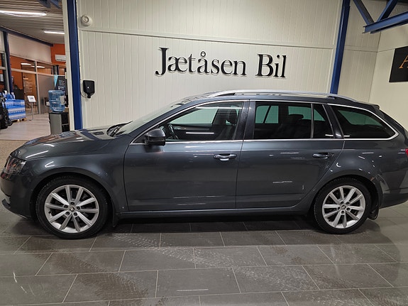 Skoda Octavia 2 of 5