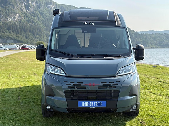 Hobby PRESTIGE VAN 640 ET 8 TRINNS / SMART DUSJ LØSNING/ LANGS GÅENDE SENGER !! 2 of 5