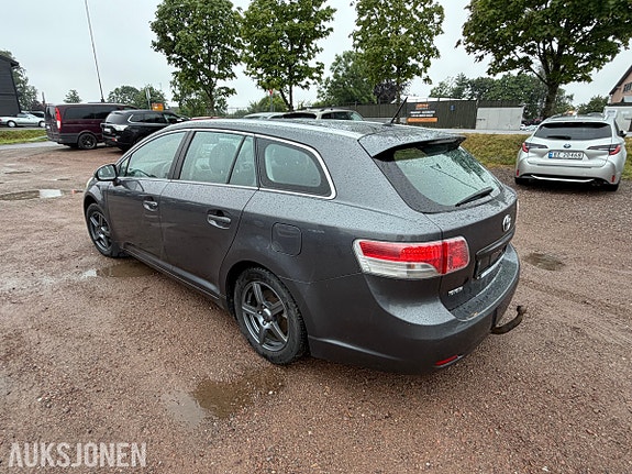 Toyota Avensis 3 of 5
