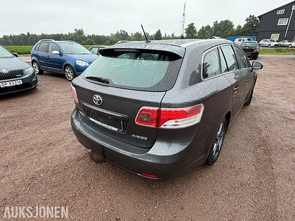 Toyota Avensis 5 of 5