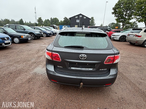 Toyota Avensis 4 of 5