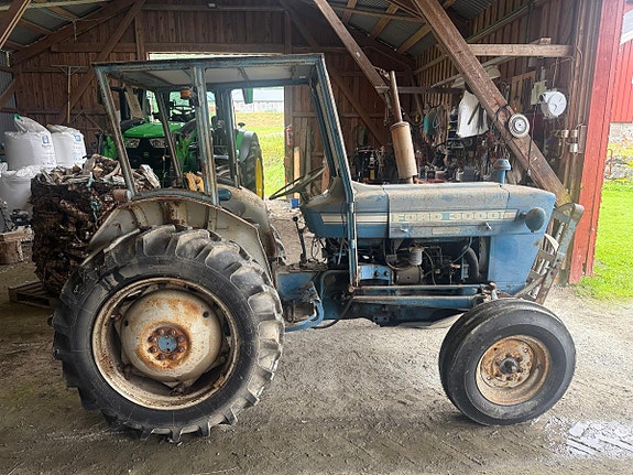 Ford 3000 2 of 5
