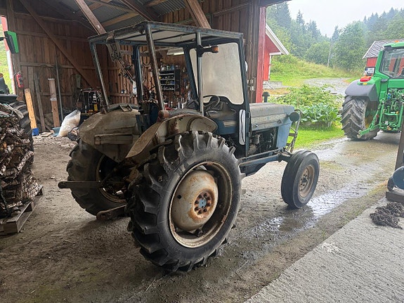 Ford 3000 4 of 5