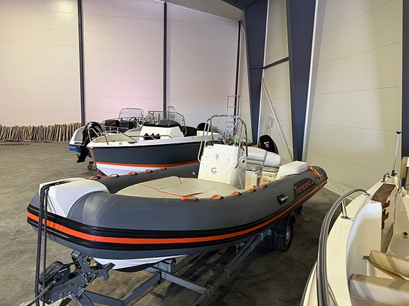 Capelli Tempest 600 m/Suzuki 140 og Brenderup Båthenger 2 of 14