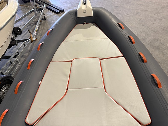 Capelli Tempest 600 m/Suzuki 140 og Brenderup Båthenger 5 of 14