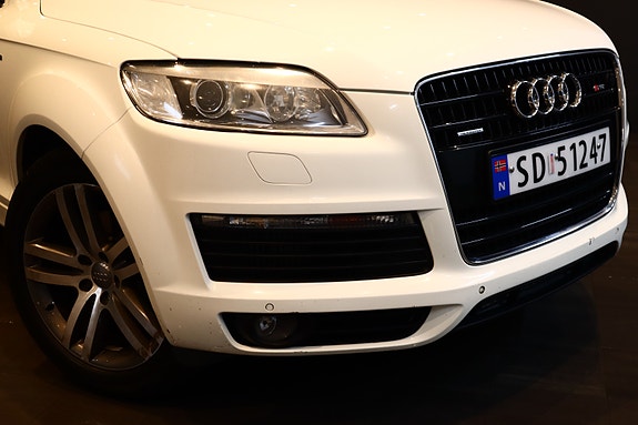Audi Q7 3 of 5