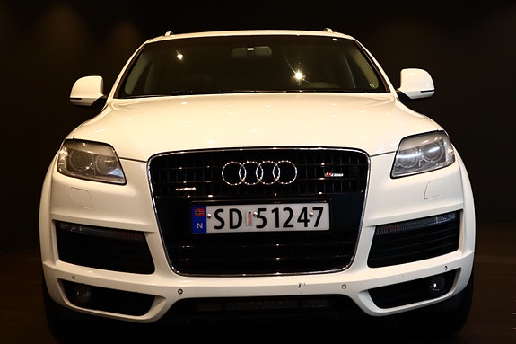 Audi Q7 2 of 5