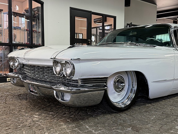 Cadillac Deville 7 of 30