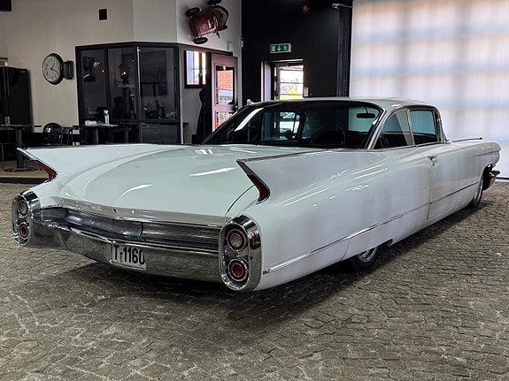 Cadillac Deville 6 of 30
