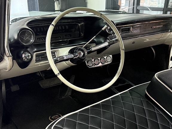 Cadillac Deville 26 of 30