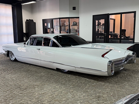 Cadillac Deville 3 of 5
