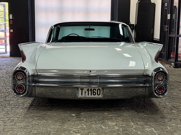 Cadillac Deville 5 of 5