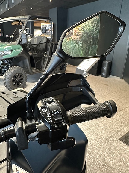 Can-Am Outlander MAX LTD 1000R ABS 6 of 10