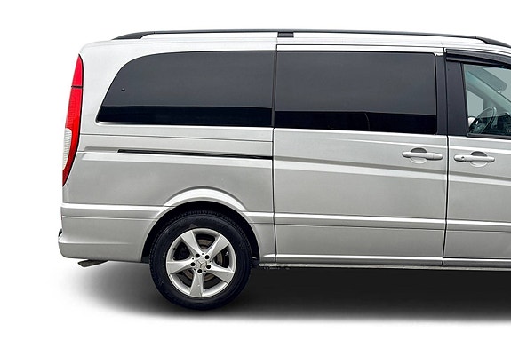 Mercedes-Benz Viano 13 of 30