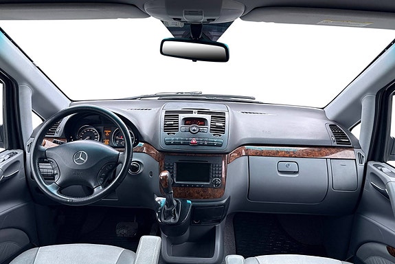Mercedes-Benz Viano 22 of 30
