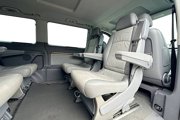 Mercedes-Benz Viano 18 of 30