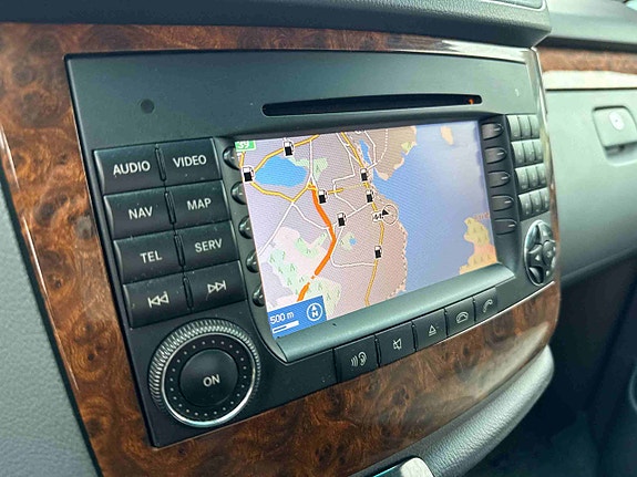 Mercedes-Benz Viano 25 of 30