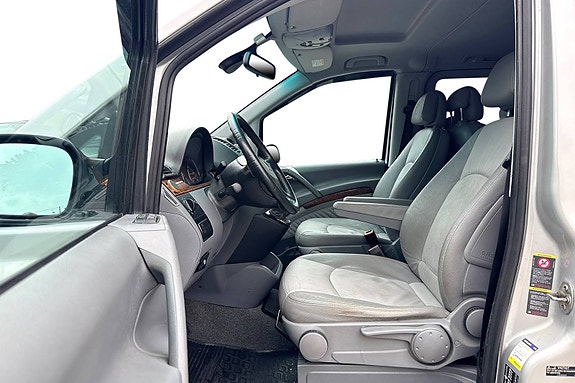 Mercedes-Benz Viano 15 of 30