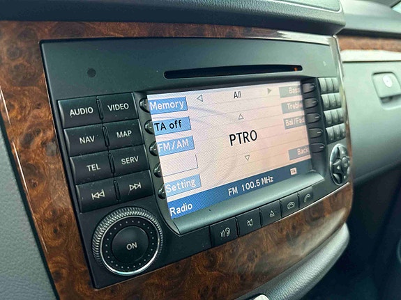 Mercedes-Benz Viano 26 of 30