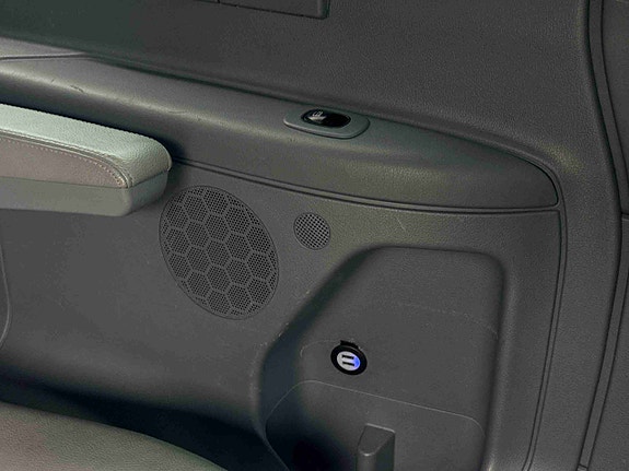 Mercedes-Benz Viano 19 of 30