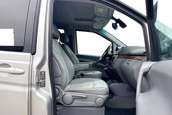 Mercedes-Benz Viano 16 of 30