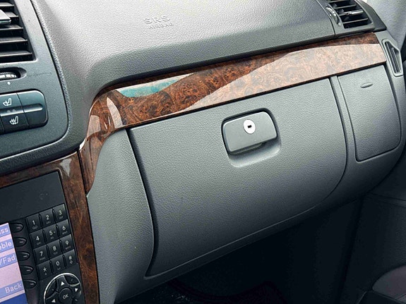 Mercedes-Benz Viano 23 of 30