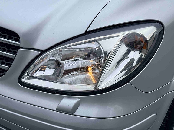 Mercedes-Benz Viano 7 of 30