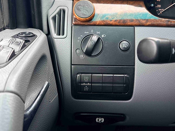 Mercedes-Benz Viano 29 of 30