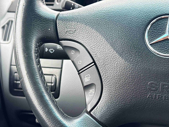 Mercedes-Benz Viano 30 of 30