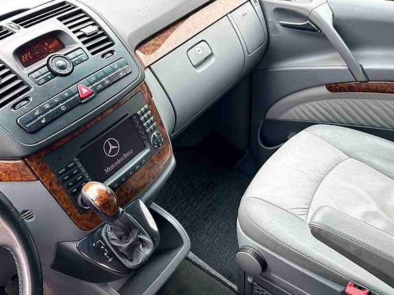 Mercedes-Benz Viano 21 of 30