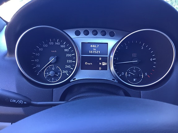 Mercedes-Benz ML320 5 of 26