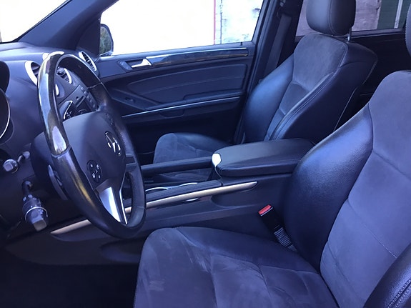 Mercedes-Benz ML320 18 of 26