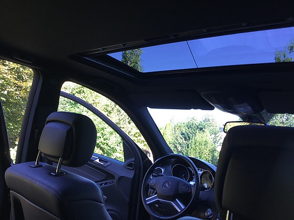 Mercedes-Benz ML320 7 of 26